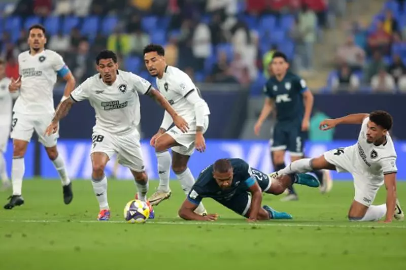 مواجهة كيمارايس وموسوفسكي: تشكيلات بوتافوجو وسياتل في كأس العالم للأندية