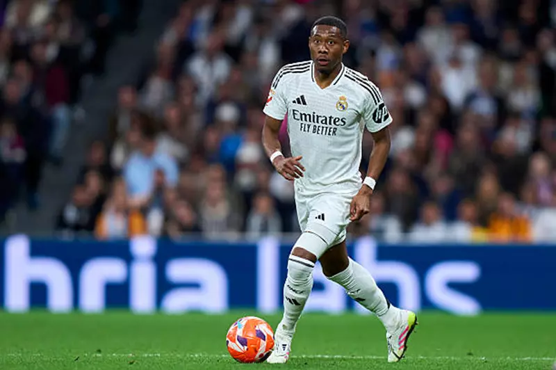 تقارير: غياب ألابا عن ريال مدريد في الكلاسيكو