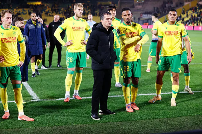 الرئيس هاجم اللاعبين أمام المدرب.. ماذا يحدث في نانت؟